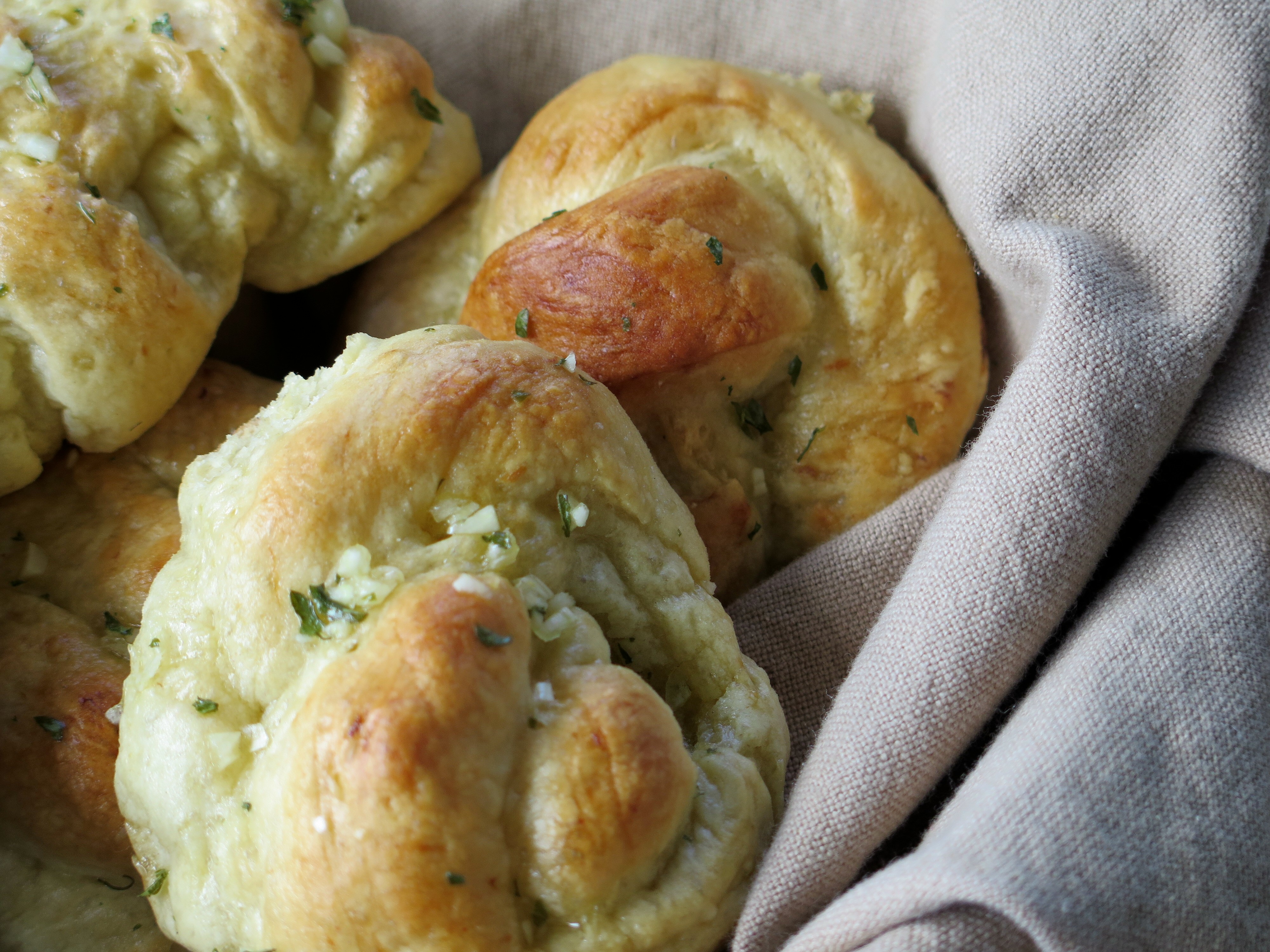 Triple Garlic Knots Breadbakers Cindy S Recipes And Writings