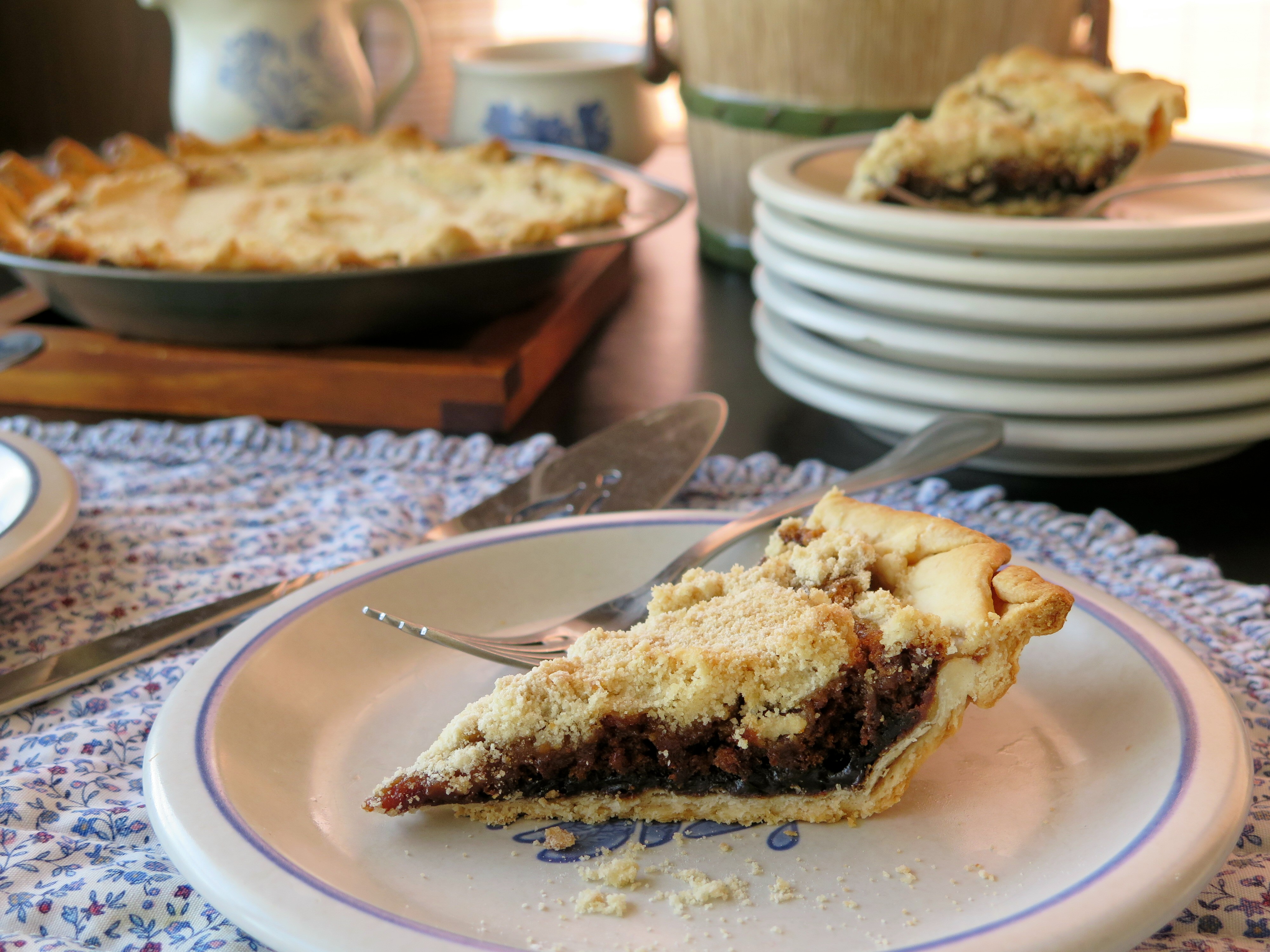 Shoofly Pie (Molasses Pie) #SundaySupper - Cindy's Recipes and Writings